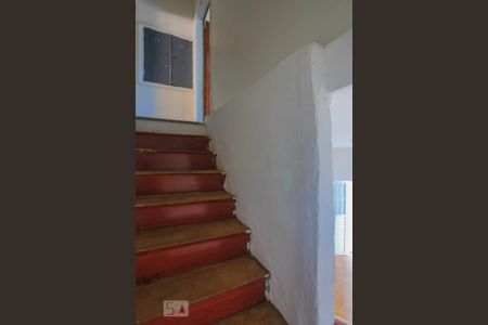 Escada de casa à venda com 2 quartos, 125m² em Vila Monumento, São Paulo