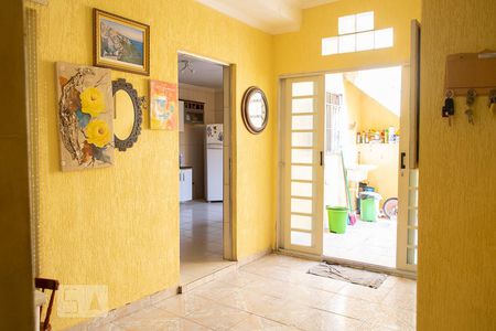 Casa para alugar com 200m², 3 quartos e 2 vagas Casa para alugar com 200m², 3 quartos e 2 vagasHALL