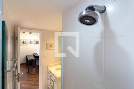 Banheiro de apartamento para alugar com 1 quarto, 60m² em Pinheiros, São Paulo