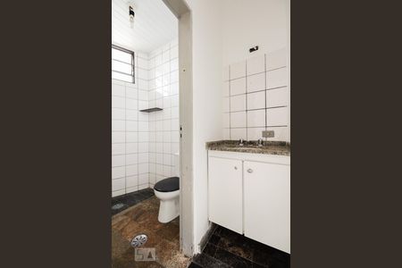 Banheiro  de casa para alugar com 2 quartos, 60m² em Parque Tomas Saraiva , São Paulo