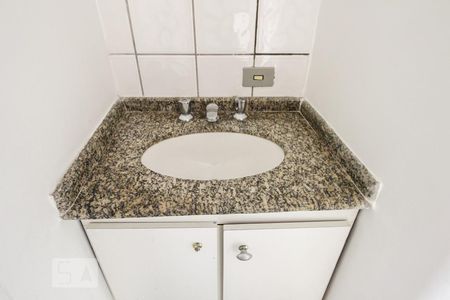 Banheiro  de casa para alugar com 2 quartos, 60m² em Parque Tomas Saraiva , São Paulo