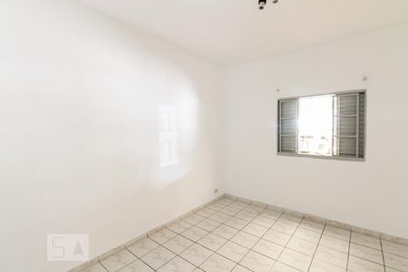 Quarto 2 de casa para alugar com 2 quartos, 60m² em Parque Tomas Saraiva , São Paulo