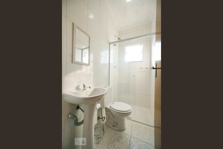 Banheiro suíte de casa de condomínio para alugar com 2 quartos, 52m² em Penha de França, São Paulo