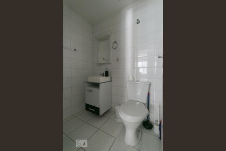 Banheiro de kitnet/studio para alugar com 1 quarto, 30m² em Liberdade, São Paulo