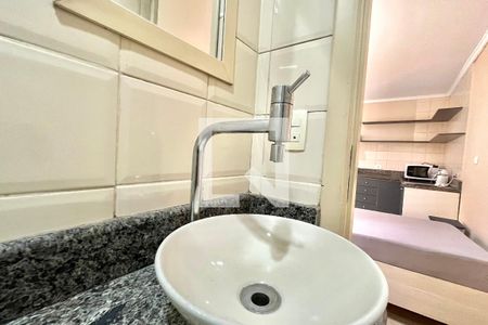 Banheiro de kitnet/studio para alugar com 1 quarto, 30m² em Mirandópolis, São Paulo