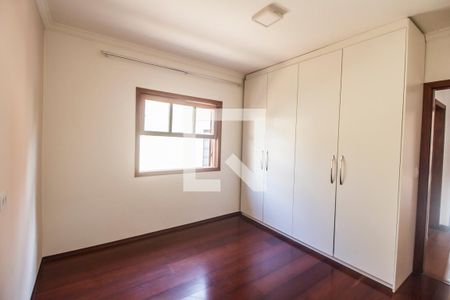 Casa de condomínio à venda com 350m², 4 quartos e 6 vagasQuarto 4