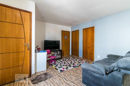 Sala de casa para alugar com 3 quartos, 100m² em Ramos, Rio de Janeiro