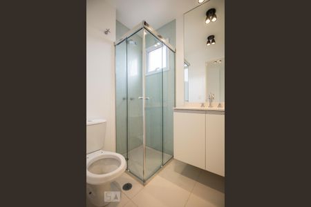 Banheiro social de kitnet/studio para alugar com 1 quarto, 35m² em Pinheiros, São Paulo