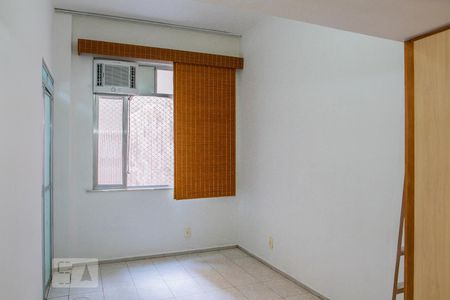 Studio à venda com 28m², 1 quarto e sem vagaSala