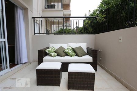 Apartamento para alugar com 77m², 2 quartos e 2 vagassacada