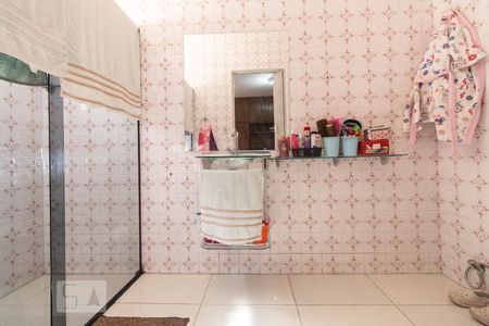 Casa à venda com 600m², 4 quartos e 4 vagasBanheiro do Quarto 2