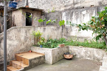 Casa à venda com 90m², 3 quartos e 2 vagas Casa à venda com 90m², 3 quartos e 2 vagasQUINTAL FUNDOS