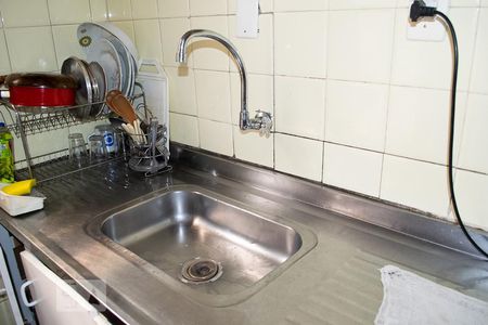 Casa à venda com 90m², 3 quartos e 2 vagas Casa à venda com 90m², 3 quartos e 2 vagasPIA COZINHA