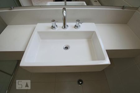 Apartamento para alugar com 56m², 2 quartos e 2 vagasBanheiro/Suíte