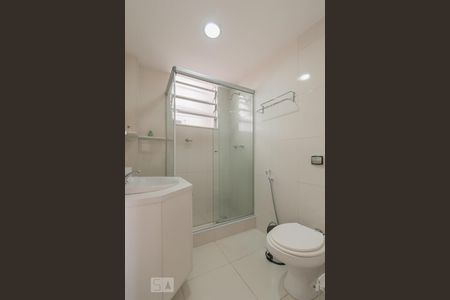 Banheiro de apartamento para alugar com 2 quartos, 64m² em Botafogo, Rio de Janeiro