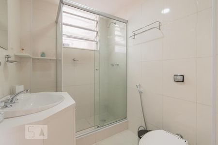 Banheiro de apartamento para alugar com 2 quartos, 64m² em Botafogo, Rio de Janeiro