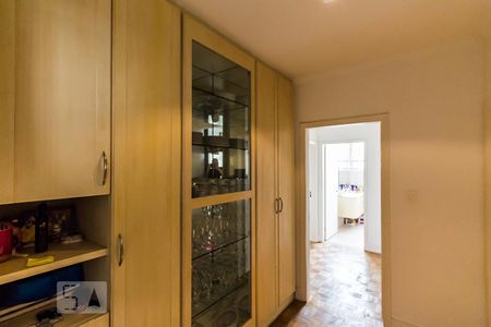 Corredor de apartamento à venda com 3 quartos, 210m² em Jardim Paulista, São Paulo