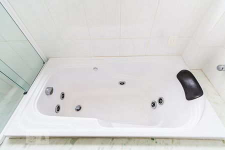 Apartamento à venda com 210m², 3 quartos e 2 vagas Apartamento à venda com 210m², 3 quartos e 2 vagasSuite