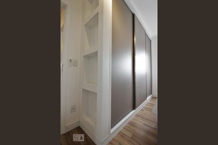 Apartamento à venda com 66m², 2 quartos e 2 vagasDetalhe da suíte