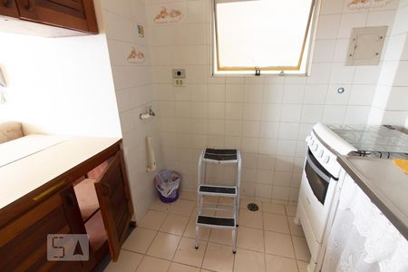 Cozinha de apartamento para alugar com 1 quarto, 51m² em Hugo Lange, Curitiba