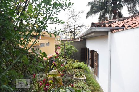 Casa à venda com 206m², 3 quartos e 3 vagasLateral