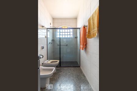 Casa à venda com 386m², 3 quartos e 8 vagas Casa à venda com 386m², 3 quartos e 8 vagasBanheiro do Segundo Andar