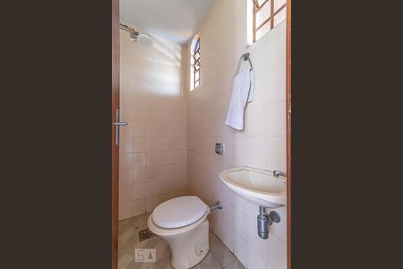 Casa à venda com 386m², 3 quartos e 8 vagas Casa à venda com 386m², 3 quartos e 8 vagasBanheiro Externo