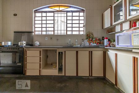 Casa à venda com 386m², 3 quartos e 8 vagas Casa à venda com 386m², 3 quartos e 8 vagasCozinha