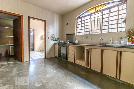 Casa à venda com 386m², 3 quartos e 8 vagas Casa à venda com 386m², 3 quartos e 8 vagasCozinha