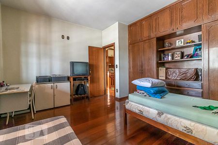 Casa à venda com 386m², 3 quartos e 8 vagas Casa à venda com 386m², 3 quartos e 8 vagasQuarto 2