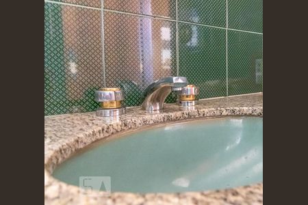 Casa à venda com 386m², 3 quartos e 8 vagas Casa à venda com 386m², 3 quartos e 8 vagasBanheiro da Suíte