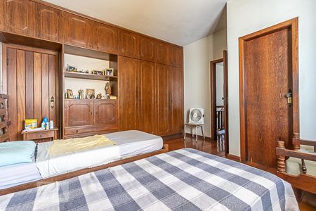 Casa à venda com 386m², 3 quartos e 8 vagas Casa à venda com 386m², 3 quartos e 8 vagasSuíte