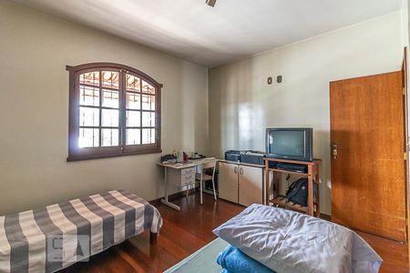 Casa à venda com 386m², 3 quartos e 8 vagas Casa à venda com 386m², 3 quartos e 8 vagasQuarto 2