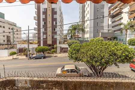 Casa à venda com 386m², 3 quartos e 8 vagas Casa à venda com 386m², 3 quartos e 8 vagasVista da Sala do Segundo Andar