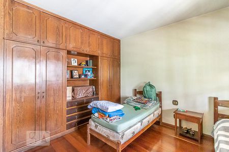 Casa à venda com 386m², 3 quartos e 8 vagas Casa à venda com 386m², 3 quartos e 8 vagasQuarto 2