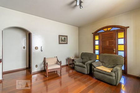 Casa à venda com 386m², 3 quartos e 8 vagas Casa à venda com 386m², 3 quartos e 8 vagasSala do Segundo Andar