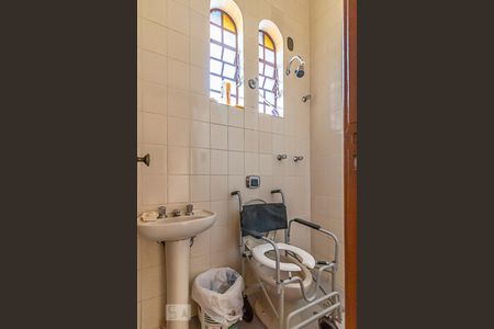 Casa à venda com 386m², 3 quartos e 8 vagas Casa à venda com 386m², 3 quartos e 8 vagasBanheiro de Serviço