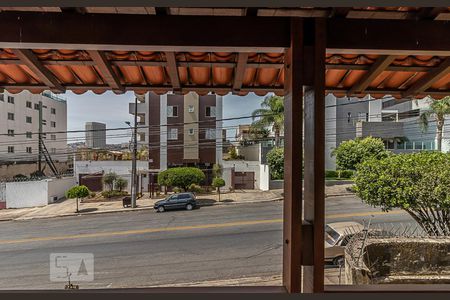 Casa à venda com 386m², 3 quartos e 8 vagas Casa à venda com 386m², 3 quartos e 8 vagasVista do Quarto 2