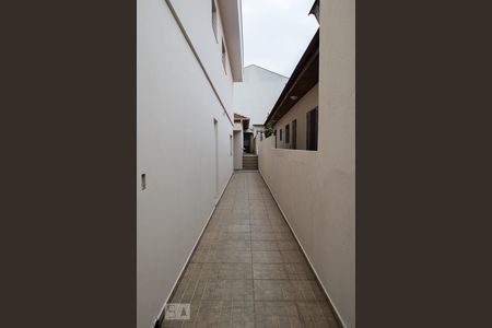 CORREDOR LATERAL de casa para alugar com 2 quartos, 140m² em Vila Palmeiras, São Paulo
