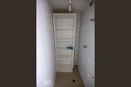 Apartamento à venda com 80m², 3 quartos e 2 vagas Apartamento à venda com 80m², 3 quartos e 2 vagasBanheiro de Serviço