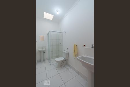 Banheiro de kitnet/studio para alugar com 1 quarto, 35m² em Nova Gerty, São Caetano do Sul