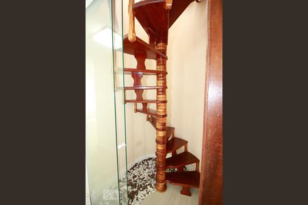 Apartamento para alugar com 225m², 3 quartos e 2 vagasEscada Caracol