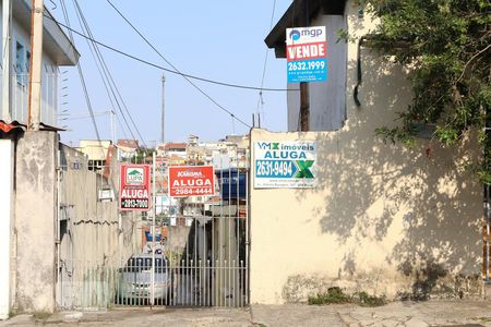 Casa de condomínio para alugar com 100m², 3 quartos e 1 vaga Casa de condomínio para alugar com 100m², 3 quartos e 1 vagaFachada