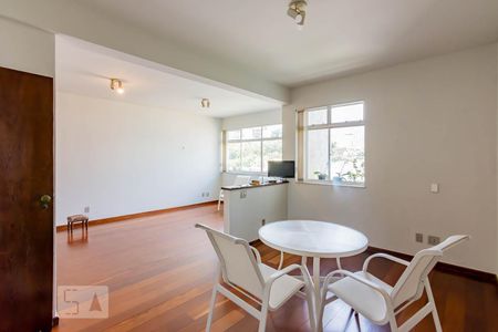 Apartamento para alugar com 140m², 4 quartos e 2 vagas Apartamento para alugar com 140m², 4 quartos e 2 vagasSala 2