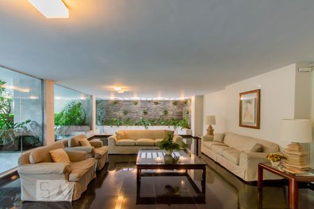 Apartamento para alugar com 140m², 4 quartos e 2 vagas Apartamento para alugar com 140m², 4 quartos e 2 vagasHall de Entrada Edifício