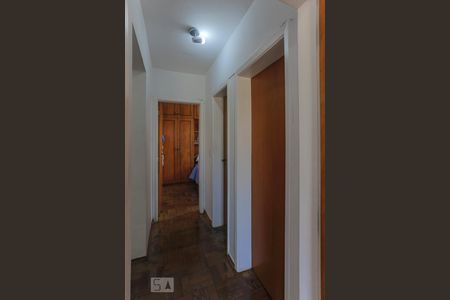 Corredor de apartamento para alugar com 3 quartos, 80m² em Liberdade, São Paulo