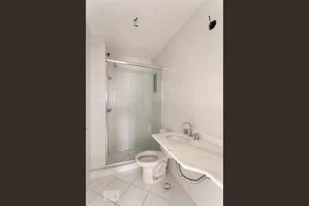 Banheiro de apartamento à venda com 3 quartos, 72m² em Cavalhada, Porto Alegre
