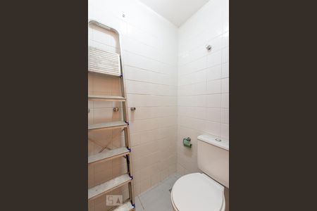 Apartamento à venda com 70m², 2 quartos e 1 vaga Apartamento à venda com 70m², 2 quartos e 1 vagaBanheiro na entrada da cozinha
