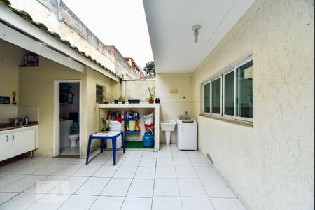 Casa à venda com 215m², 3 quartos e 5 vagas Casa à venda com 215m², 3 quartos e 5 vagasÁrea de Serviço / Quintal