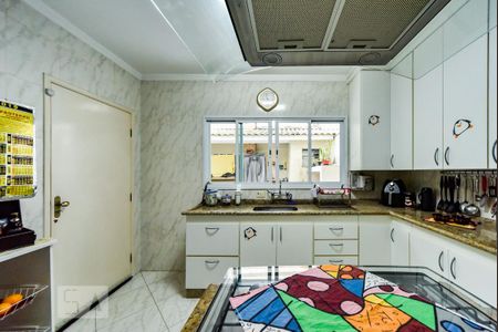 Casa à venda com 215m², 3 quartos e 5 vagas Casa à venda com 215m², 3 quartos e 5 vagasCozinha
